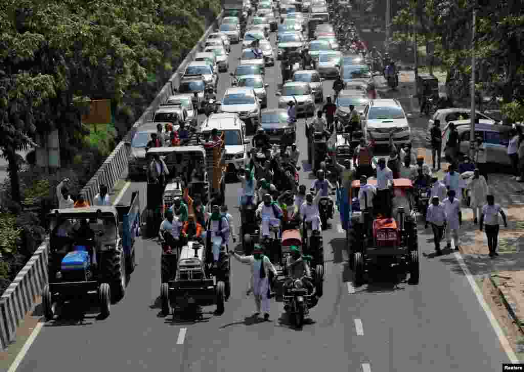 متنازع بلوں کے خلاف جمعے کو تقریباً 300 کاشت کار تنظیموں اور 20 سے زائد اپوزیشن جماعتوں نے ملک گیر احتجاج کیا اور ریلیاں نکالیں جس کے باعث ملک کے مختلف علاقوں میں ریل اور سڑک کے ذریعے رابطے متاثر ہوئے۔ &nbsp; &nbsp; 