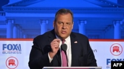 Mantan Gubernur New Jersey Chris Christie bebricara dalam sesi kedua depat capres Partai republik yang digelar di Simi Valley, California, pada 27 September 2023. (Foto: AFP/Robyn Beck)