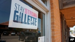 A poster urges locals to stay strong amid hardship in a Gillette, Wyo., storefront on the Eagle Butte mine just north of Gillette, Wyo., Sept. 5, 2019.