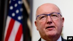 Pete Hoekstra, duta besar AS untuk Belanda, di Den Haag, Belanda. (Foto: dok).