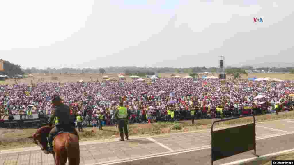 Cantantes como Paulina Rubio, Ricardo Montaner, Carlos Vives, Fonseca y Juan luis Guerra hicieron un llamado a la paz para los hermanos venezolanos.