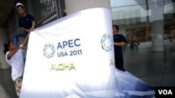 Persiapan menjelang APEC Summit di Hawaii Convention Center, Honolulu (7/11).