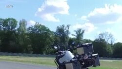 BMW Yashize Ahabona Moto Yayo ya Mbere Izoza Iritwara