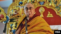 Dalai Lama melakukan kunjungan ke Australia untuk mengajarkan agama Budha.