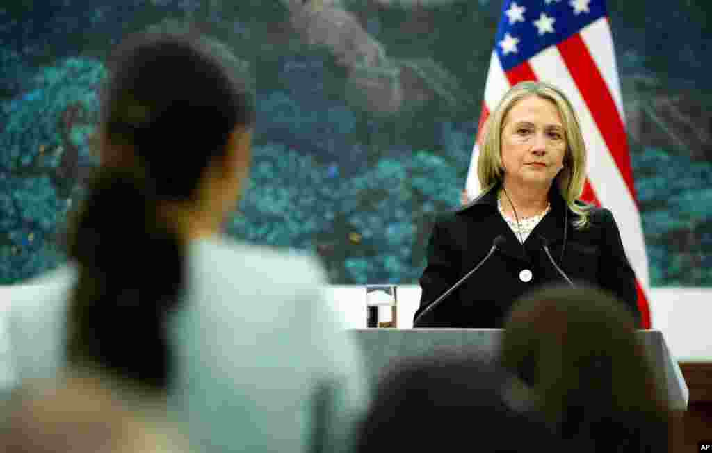 Clinton takes questions from the Chinese press during a joint press conference with her Chinese counterpart at the Great Hall of the People in Beijing, September 5, 2012.