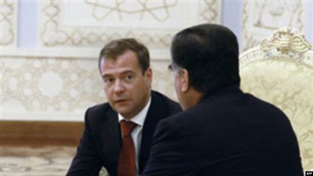 Prezident Dmitriy Medvedev immigrantlarning haydalishi uchuvchilar sudiga bog’liq ekanini rad etdi