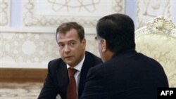 Prezident Dmitriy Medvedev immigrantlarning haydalishi uchuvchilar sudiga bog’liq ekanini rad etdi