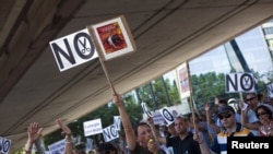 Civil servants take part in a protest against government austerity measures in Madrid July 24, 2012.