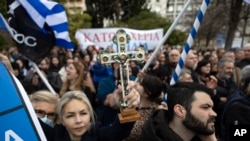 La protesta en contra de una propuesta que legalizaría el matrimonio entre personas del mismo sexo en Atenas, Grecia el 11 de febrero de 2024