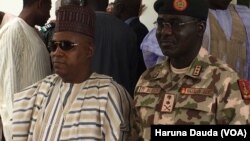 Janar Tukur Buratai cikin kayan soja tare da gwamnan jihar Borno Kashim Shettima