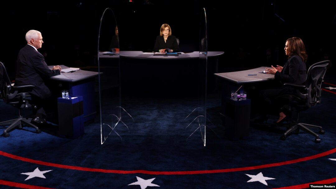 Demokratska kandidatkinja za potpredsjednicu senatorica Kamala Harris i potpredjsednik SAD Mike Pence tokom debate na Univerrzitetu Utah u Salt Lake Cityju (Foto: Reuters)