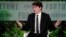 El primer ministro canadiense, Justin Trudeau, habló en la cumbre 'Mujeres Más Poderosas' organizada por Forbes en Washington, el miércoles, 10 de octubre de 2017. 