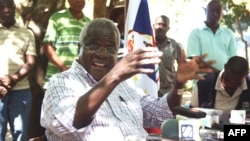 Leader of the former Mozambican rebel movement now opposition party Renamo, Afonso Dhlakama, gives a press conference, April 10, 2013, in Gorongosa's mountains, Mozambique.