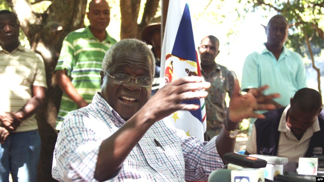 FILE - Afonso Dhlakama, the leader of the Mozambican National Resistance, gives a press conference in Gorongosa's mountains, Mozambique, April 10, 2013.