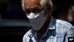A man wears a homemade face mask as a preventive measure against the spread of the new coronavirus in Caracas, Venezuela, March 26, 2020.