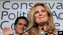 Ann Romney, esposa del candidato republicano Mitt Romney, debutó en Twitter para defenderse de un ataque la asesora Hillary Rosen. 