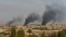 시리아 국경 인근 라스알아인 마을에서 터키군의 공습이 이뤄진 후 검은 연기가 상공으로 치솟고 있다. 