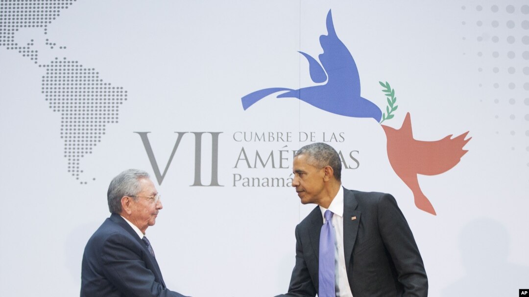 Predsednik Barak Obama i kubanski predsednik Raul Kastro sastali su se danas licem u lice na marginama Samita dve Amerike 