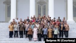 Presiden Joko Widodo memberikan sambutan dalam acara perpisahan kabinet kerja, di Istana Negara