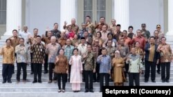 Presiden Joko Widodo dan para Menteri Kabinet Kerja I di Istana Negara, Jakarta. (Foto: dok).