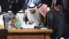 Saudi King Salman (L) speaks with his delegations during the opening meeting of the Arab Summit in Sharm el-Sheikh, Egypt, March 28, 2015.