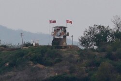 지난 5월 북한 군이 비무장지대(DMZ)에서 한국 군 감시초소(GP)에 총격을 가했다. 사진은 이날 경기도 파주에서 바라 본 DMZ 북측 초소의 모습.
