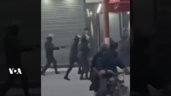  چند نیروی سرکوبگر جمهوری اسلامی به مردم معترض در شهر آبادان شلیک می‌کنند.