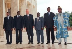 FILE - In this photo taken on July 21, 1995, French President Jacques Chirac (3rdL) and leaders of sub-Saharian African states pose in Yamoussoukro for a family photo before their talks.