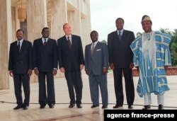 FILE - In this photo taken on July 21, 1995, French President Jacques Chirac (3rdL) and leaders of sub-Saharian African states pose in Yamoussoukro for a family photo before their talks.