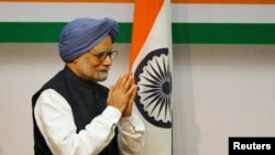 FILE - Then-Indian Prime Minister Manmohan Singh gestures as he arrives to address a news conference in New Delhi on Jan. 3, 2014. Singh died at the age of 92 on Dec. 26, 2024.