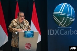 Direktur Utama Bursa Efek Indonesia Iman Rachman memberikan sambutan saat peluncuran perdagangan karbon internasional di Bursa Efek Indonesia, Jakarta, 20 Januari 2025. (BAY ISMOYO/AFP)