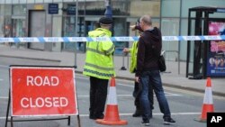 Police block a road near to the Manchester Arena in central Manchester, England, May 23, 2017. An explosion struck an Ariana Grande concert attended by thousands of young music fans in northern England late Monday, killing over a dozen people and injuring