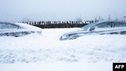 Badai Nor’Easter yang dahsyat mencurahkan salju di kota New York hari Senin (1/2). 