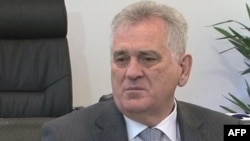 Predsednik Srbije Tomislav Nikolić poručio da treba zaustaviti nasilje.