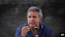 El presidente Lenin Moreno durante una conferencia de prensa en una visita a la refinería estatal en Esmeraldas, en el noreste de Ecuador. (Archivo)