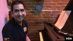 Jazz educator Darin “Joe” Pantoomkomol of Thailand's Mahidol University plays the piano at Alice's Jazz and Cultural Society in Washington, D.C., April 27, 2019. He was one of four Thai jazz artists who traveled to America's capital for a music exchange. 