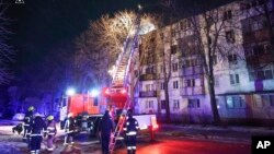 د یوکرېن په خارکیف ښار کې د روس د ډرون حملې یو منظر