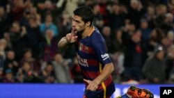 El uruguayo Luis Suárez estará ausente en los próximos dos partidos del Barcelona debido a la sanción recibida.