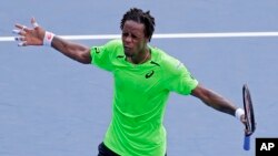 Reaksi Gael Monfils dari Perancis setelah mengalahkan Grigor Dimitrov dari Bulgaria dalam putaran keempat turnamen AS Terbuka di New York. (AP/Darron Cummings)