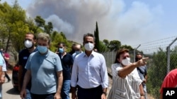 Yunanistan Başbakanı Kiryakos Miçotakis yangın bölgesinde incelemelerde bulunmuştu.