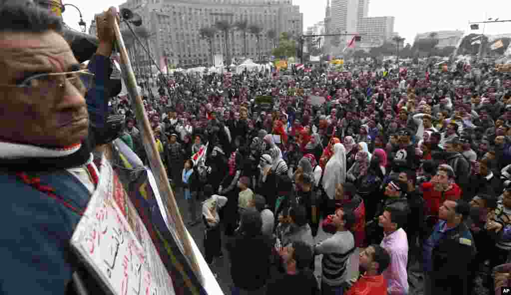 Protesters gather for a demonstration in Tahrir square in Cairo, Egypt, Dec. 14, 2012. 