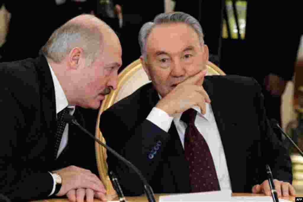 Kazakhstan's President Nursultan Nazarbayev, right, and Belarusian President Alexander Lukashenko confer during a summit of the Collective Security Treaty Organization at the Kremlin in Moscow, Tuesday, Dec. 20, 2011. (AP Photo/RIA Novosti, Dmitry Astakho