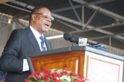 FILE - Malawi President Peter Mutharika addresses his supporters during his swearing-in ceremony in Blantyre, May, 28, 2019. (L. Masina/VOA)