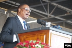 FILE - Malawi President Peter Mutharika addresses his supporters during his swearing-in ceremony in Blantyre, May, 28, 2019. (L. Masina/VOA)