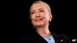 Clinton recordó que el Consulado de EE.UU. en Guayaquil abrió sus puertas en 1825 y las relaciones diplomáticas fueron establecidas en 1848.