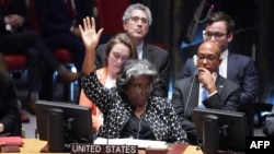 资料照片：美国常驻联合国代表托马斯-格林菲尔德在安理会对加沙决议案进行表决。（2023年10月18日）
