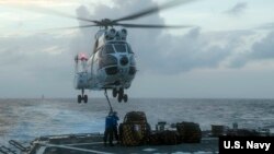 美国海军约翰·麦凯恩号导弹驱逐舰2017年1月11日在南中国海巡航 （美国海军照片）