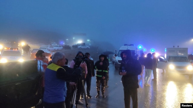 Rescatistas coordinan tras el incidente que sufrió el helicóptero que transportaba al presidente de Irán, Ebrahim Raisi, en Varzaqan, provincia de Azerbaiyán Oriental, Irán, el 19 de mayo de 2024.
