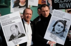 FILE - British actor Jude Law (R) and U.S. actor Kevin Spacey (L) join protesters in a march to campaign for free speech in Belarus, in central London, March 28, 2011.