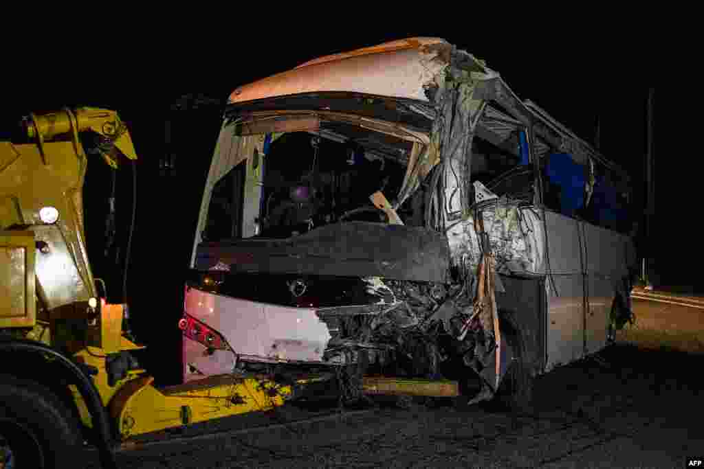 &quot;Era un autobús que venía de Andorra por la RN320, procedente del Col de Puymorens, el autobús impactó violentamente contra el lado izquierdo de la vía, se detuvo, el impacto fue muy violento&quot;, explicó el sub prefecto de los Pirineos Orientales, Didier Carponcin.